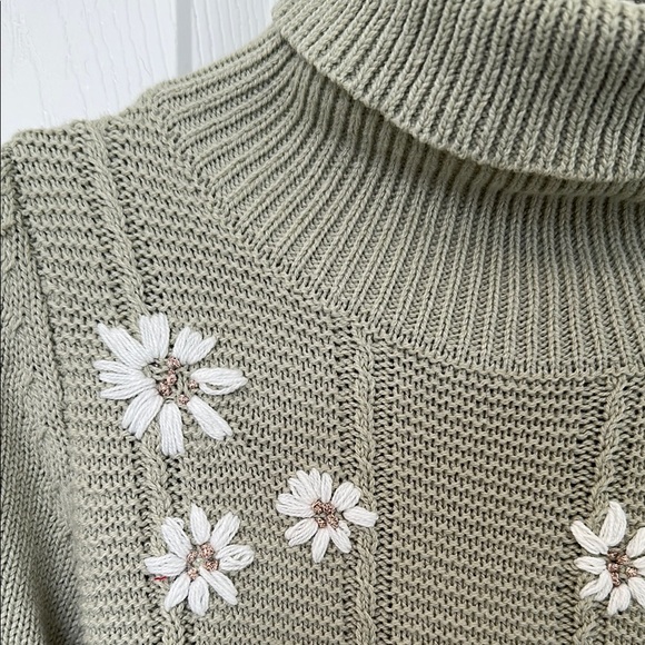 Green knit 2T boutique mock neck dress with matching headband (NWT) - Picture 2 of 8